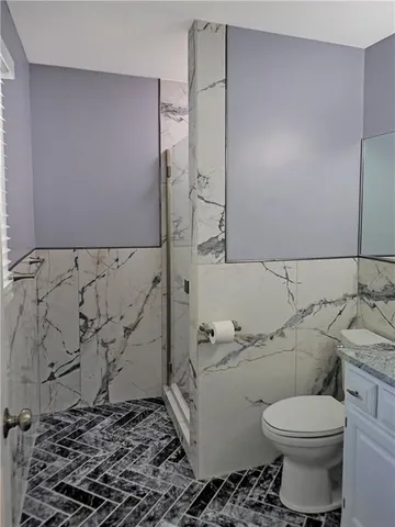 $515,000 | 404 Northwest Briarcliff Road, Kansas City, MO 64116