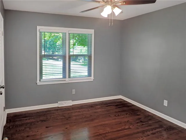 $515,000 | 404 Northwest Briarcliff Road, Kansas City, MO 64116