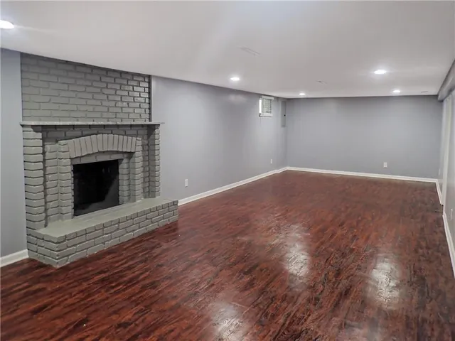 $515,000 | 404 Northwest Briarcliff Road, Kansas City, MO 64116