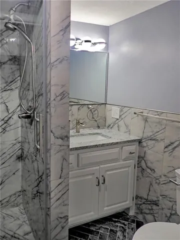 $515,000 | 404 Northwest Briarcliff Road, Kansas City, MO 64116