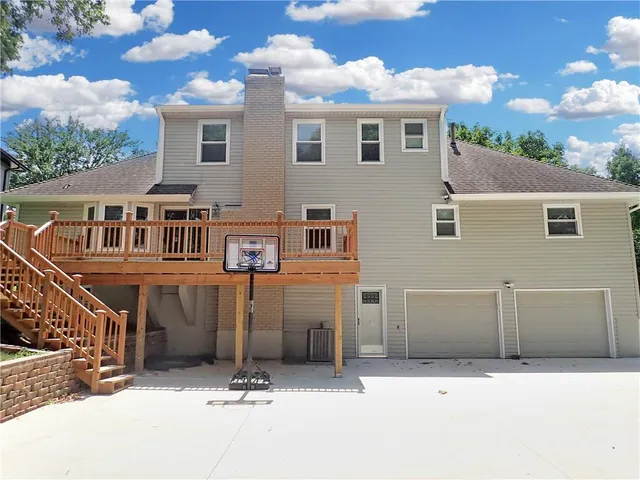 $515,000 | 404 Northwest Briarcliff Road, Kansas City, MO 64116