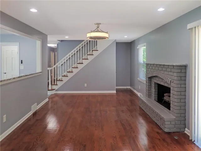 $515,000 | 404 Northwest Briarcliff Road, Kansas City, MO 64116