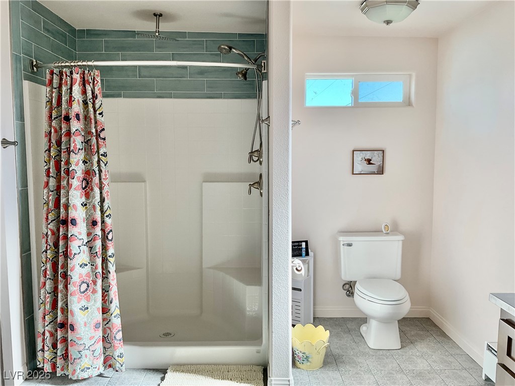 5261 East Kellogg Road Pahrump, NV 89061 - Photo 15 of 28 /4 Bath off the laundry room with access to the covered patio.