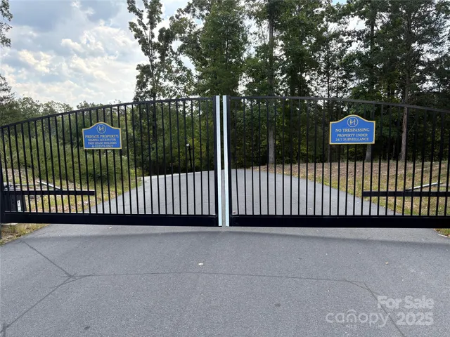 a view of a wrought fence