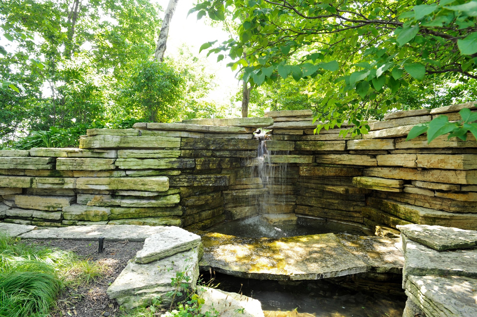 505 North Lake Shore Drive, Unit 1518 Chicago, IL 60611 - Photo 24 of 28 a backyard of a house