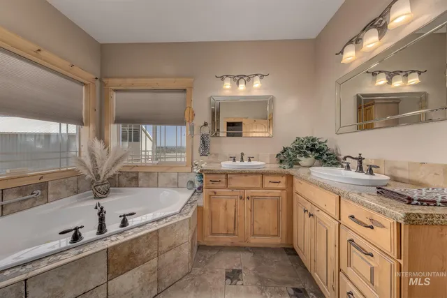 $1,849,500 | 4920 Highway 72, New Plymouth, ID 83655