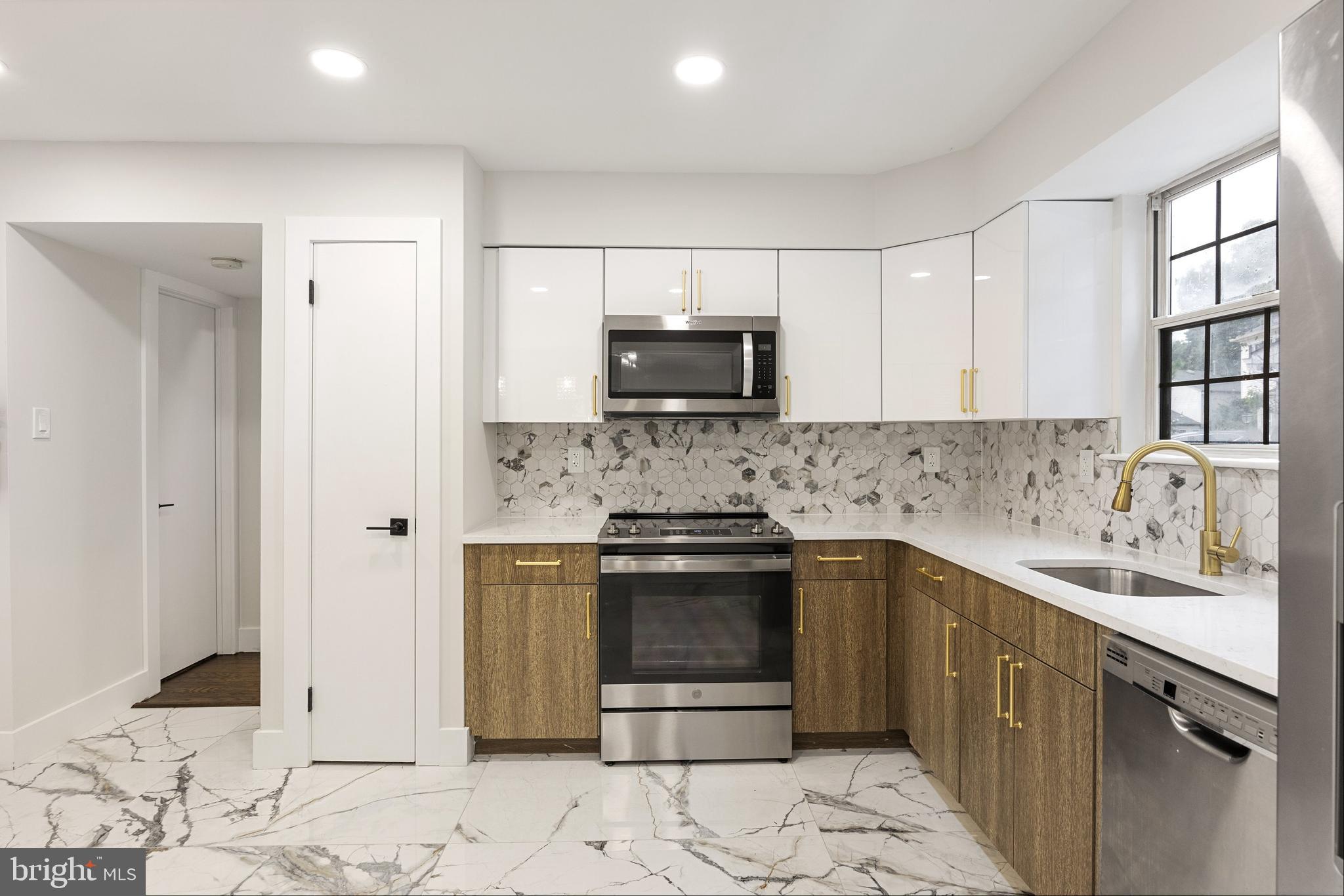 13 Hunter Court Atco, NJ 08004 - Photo 15 of 36 Abundant recessed lights - pantry