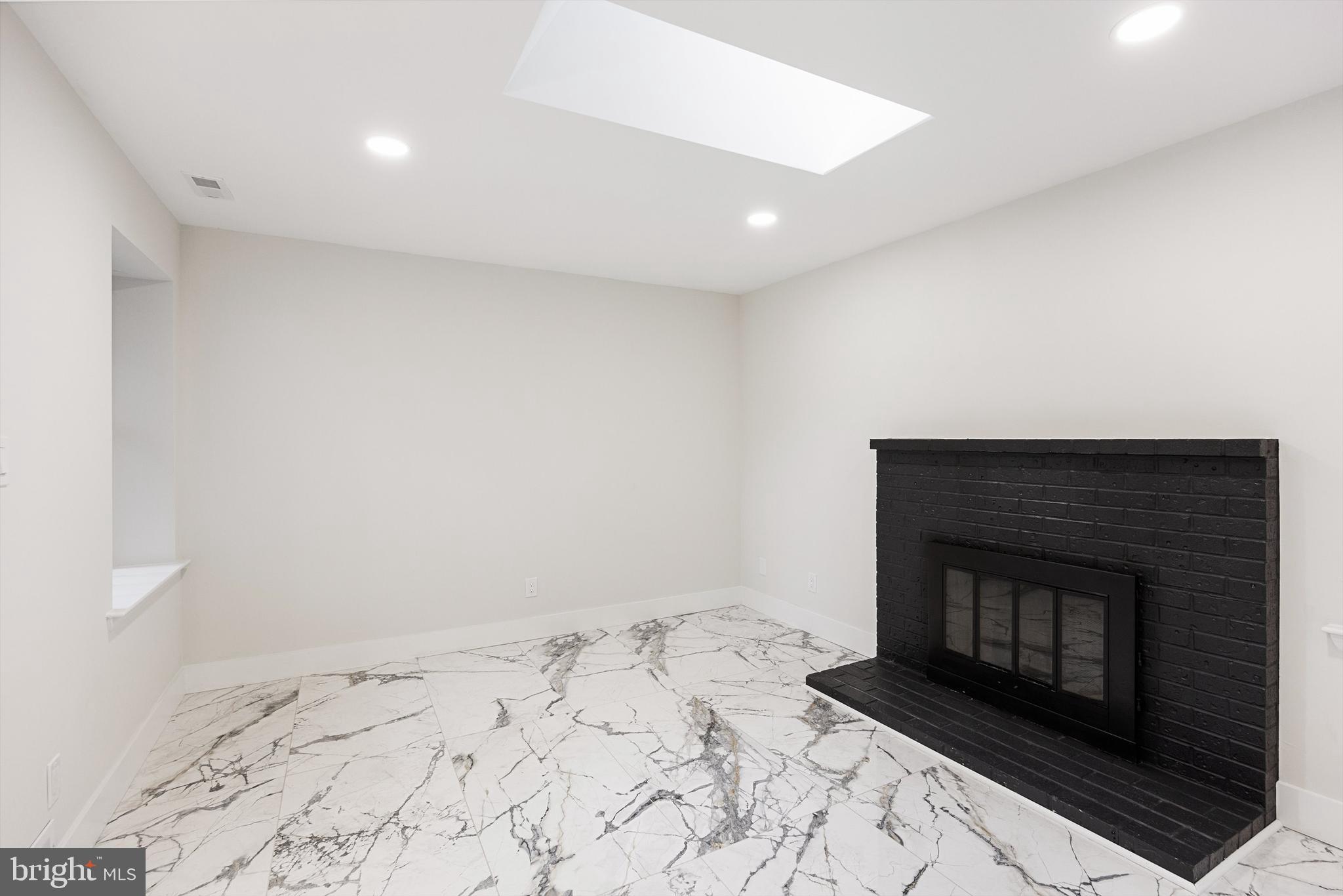 13 Hunter Court Atco, NJ 08004 - Photo 19 of 36 Skylights provide for great natural light