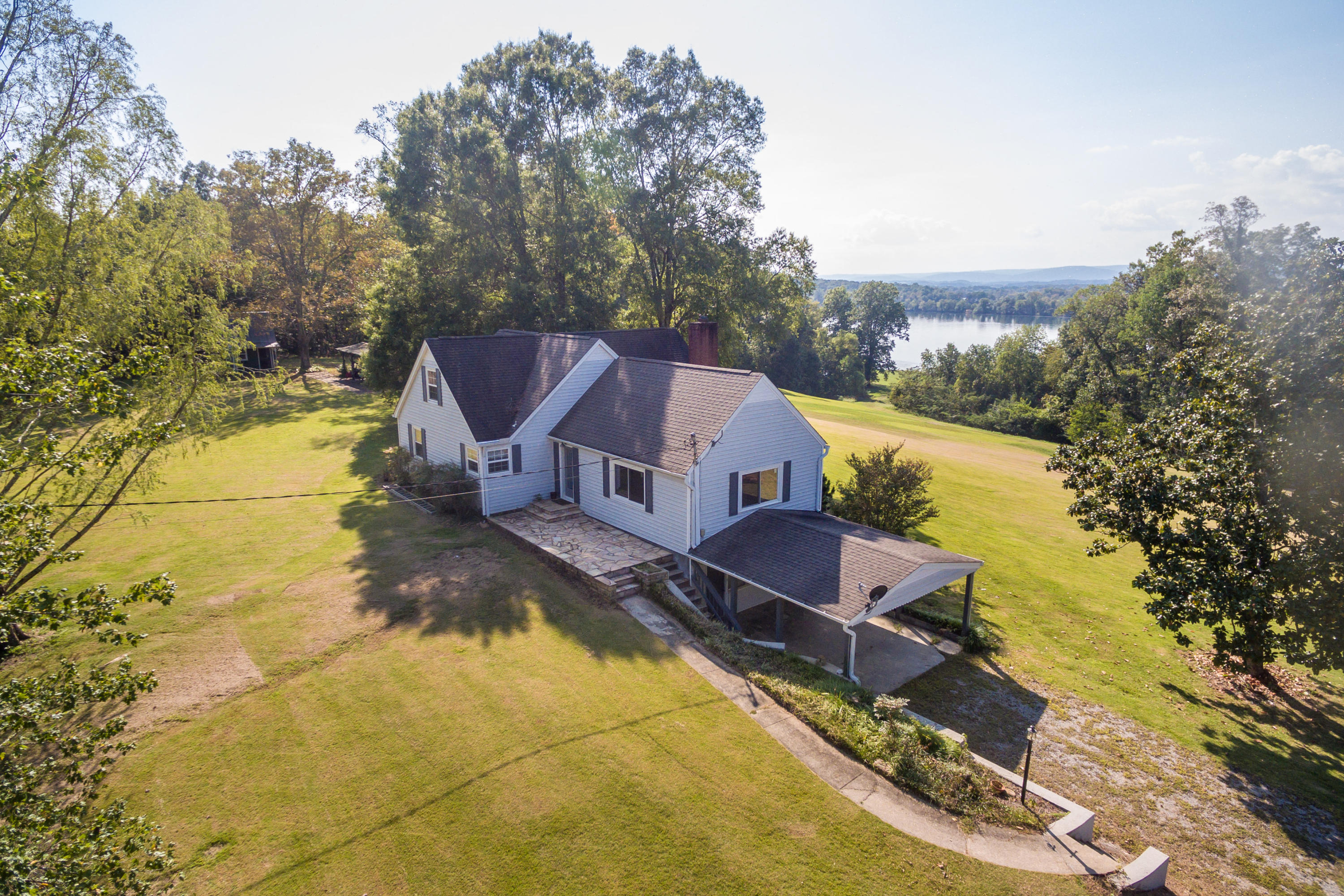 275 Russell Lane Decatur, TN 37322 - Photo 2 of 34 275_Russell_Ln_02