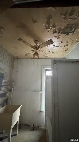 $39,900 | 1815 West 3rd Street, Davenport, IA 52802