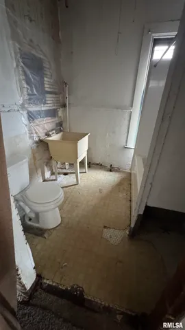 $39,900 | 1815 West 3rd Street, Davenport, IA 52802