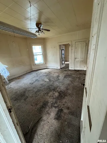 $39,900 | 1815 West 3rd Street, Davenport, IA 52802