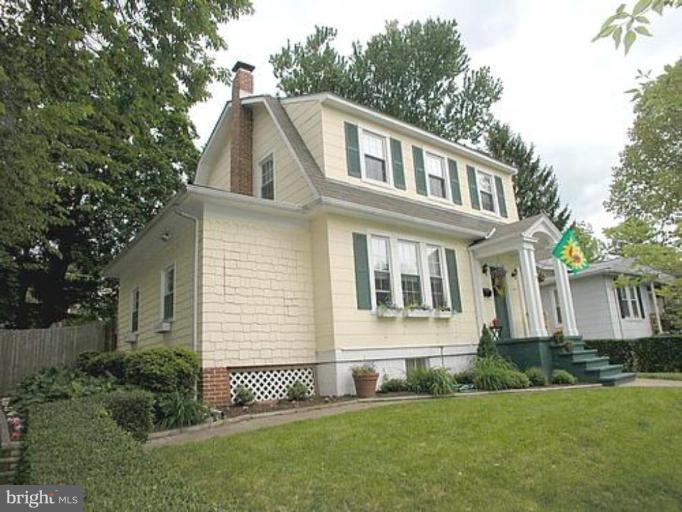 1100 Overbrook Road Baltimore, MD 21239 - Photo 22 of 23 a front view of a house with a garden