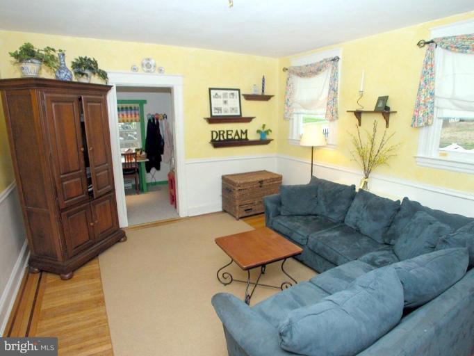 1100 Overbrook Road Baltimore, MD 21239 - Photo 9 of 23 a living room with furniture and a flat screen tv
