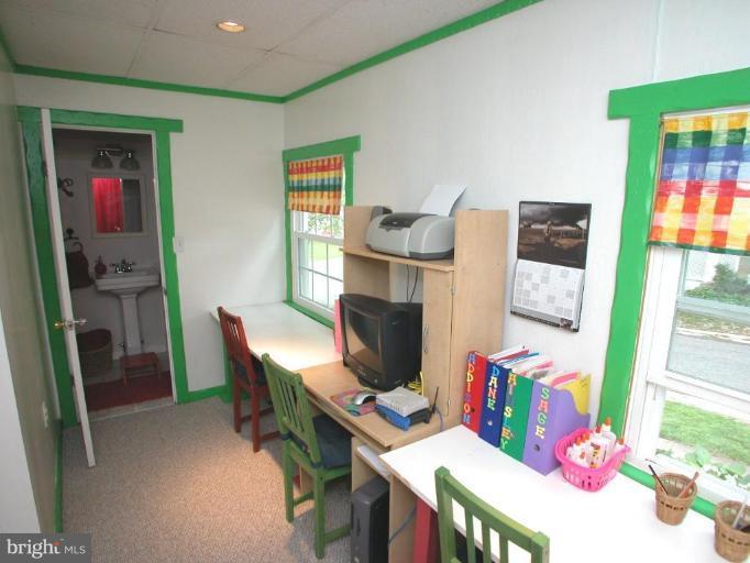 1100 Overbrook Road Baltimore, MD 21239 - Photo 10 of 23 a workspace with furniture and window