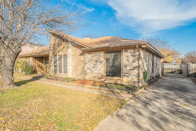 $1,795 | 808 Blessing Creek Drive, Euless, TX 76039