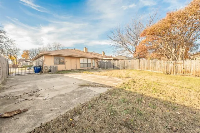 $1,795 | 808 Blessing Creek Drive, Euless, TX 76039