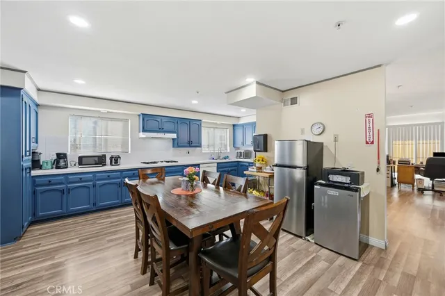 $829,900 | 27828 Parkvale Drive, Saugus, CA 91350