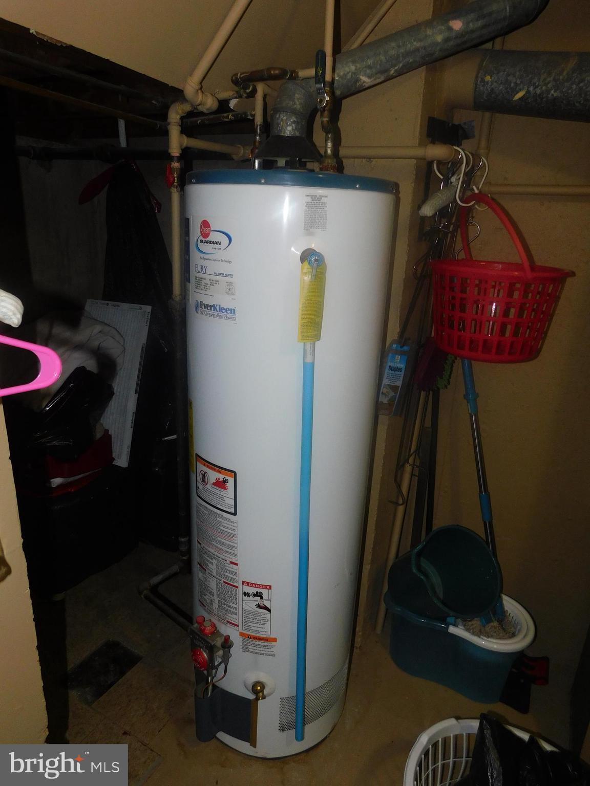12807 Dunks Ferry Road Philadelphia, PA 19154 - Photo 20 of 25 Water heater