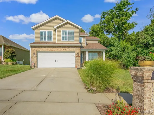 $399,900 | 1235 Castle Green Drive, Waterloo, IL 62298