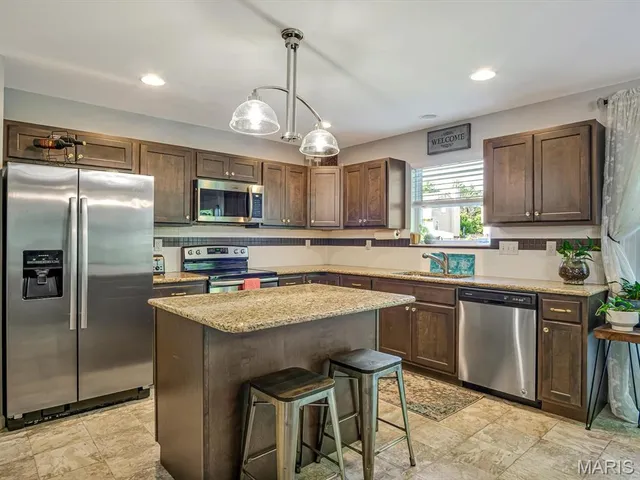 $399,900 | 1235 Castle Green Drive, Waterloo, IL 62298