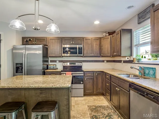 $399,900 | 1235 Castle Green Drive, Waterloo, IL 62298