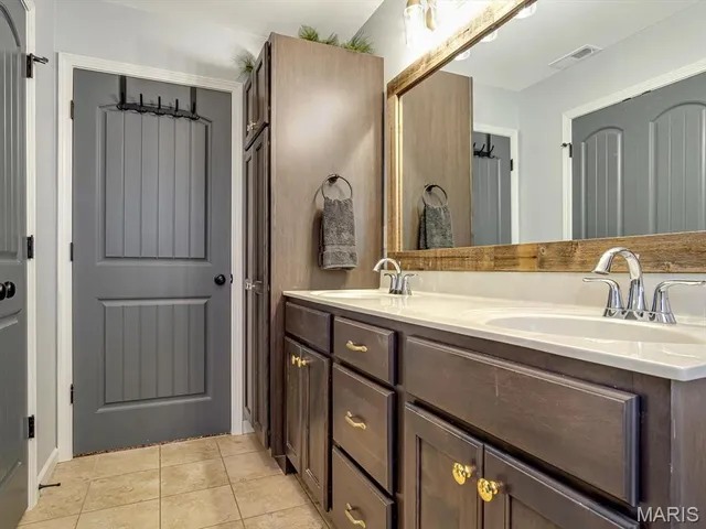 $399,900 | 1235 Castle Green Drive, Waterloo, IL 62298