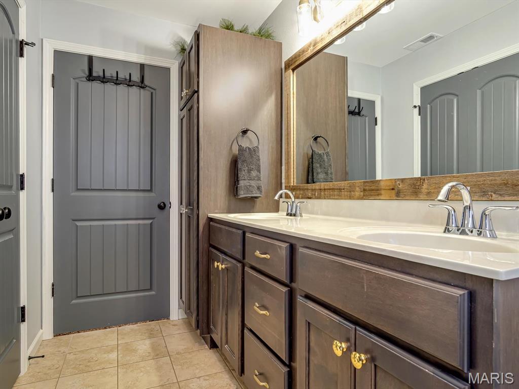 1235 Castle Green Drive Waterloo, IL 62298 - Photo 23 of 40