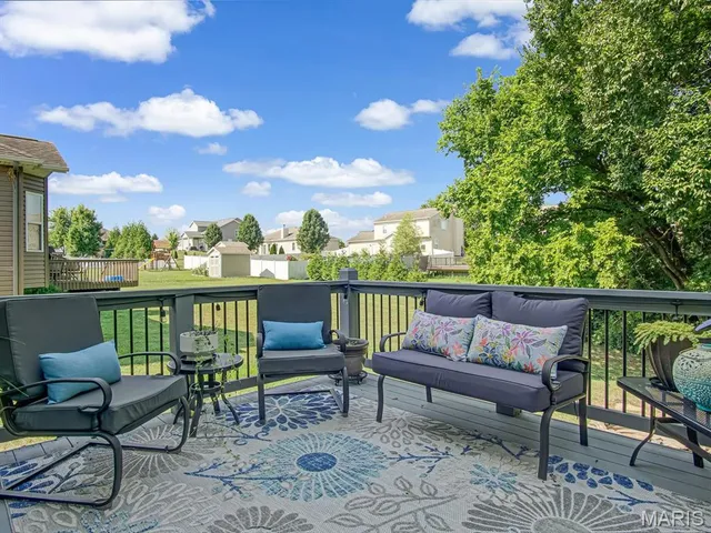 $399,900 | 1235 Castle Green Drive, Waterloo, IL 62298