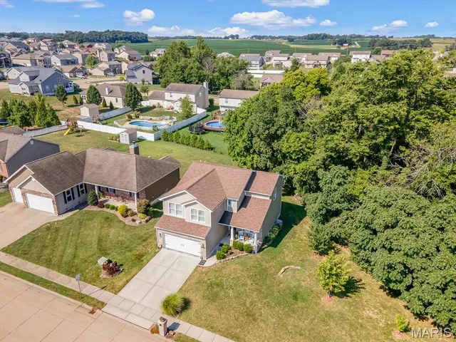 $399,900 | 1235 Castle Green Drive, Waterloo, IL 62298