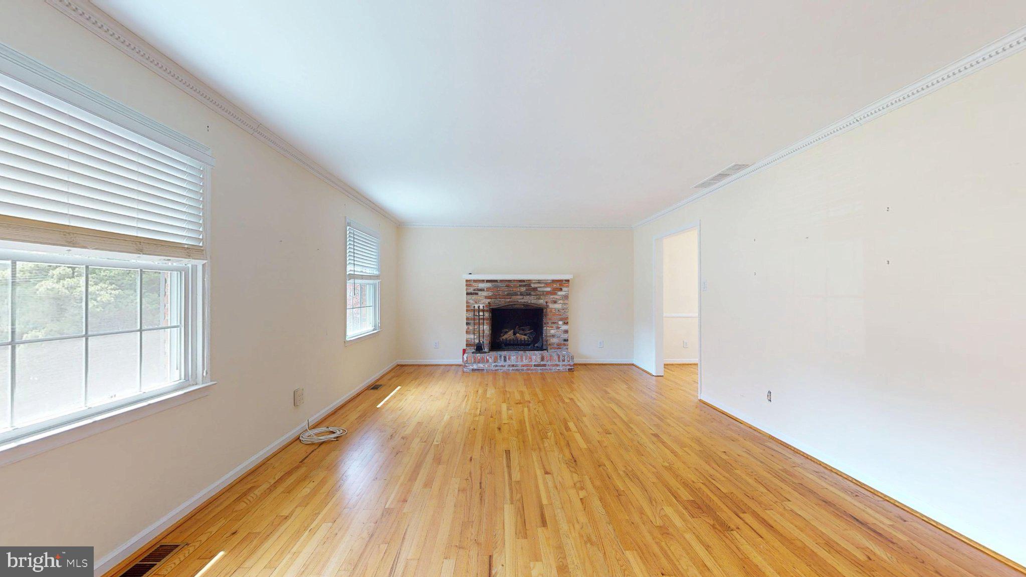 7 Pin Oak Trail Medford, NJ 08055 - Photo 17 of 38 Spacious room with natural light.