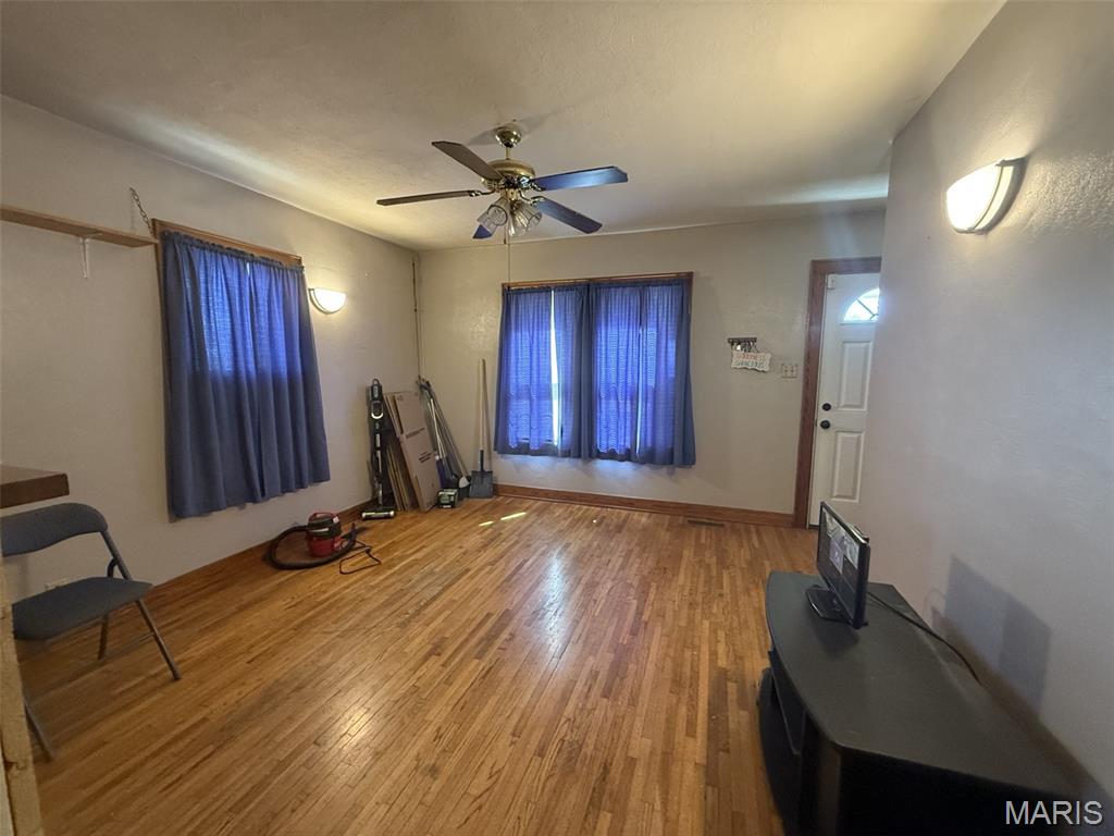 135 West Maple Street Brownstown, IL 62418 - Photo 7 of 21