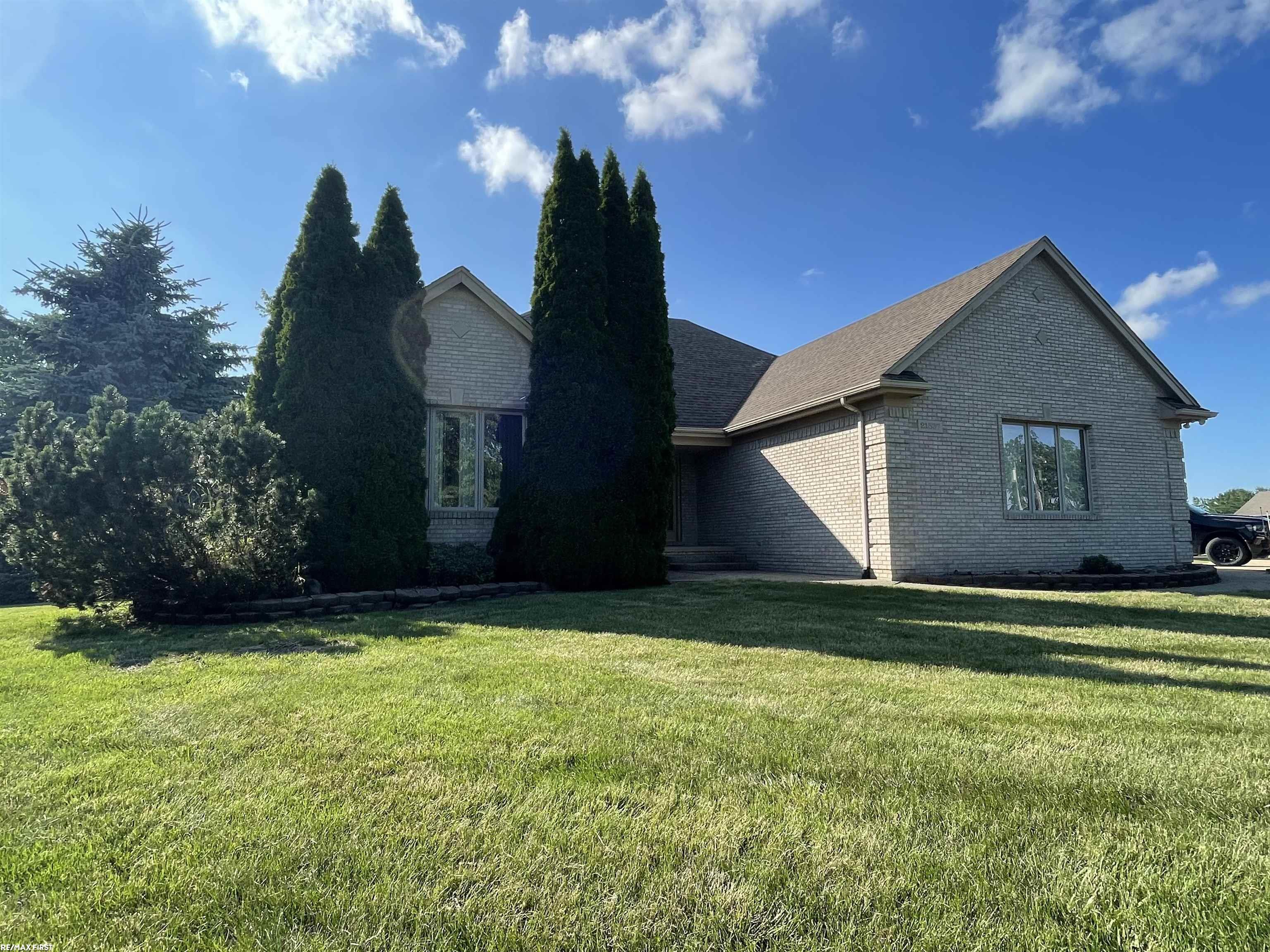 21537 Armada Ridge Road Armada, MI 48005 - Photo 6 of 48 50114374-5.JPG