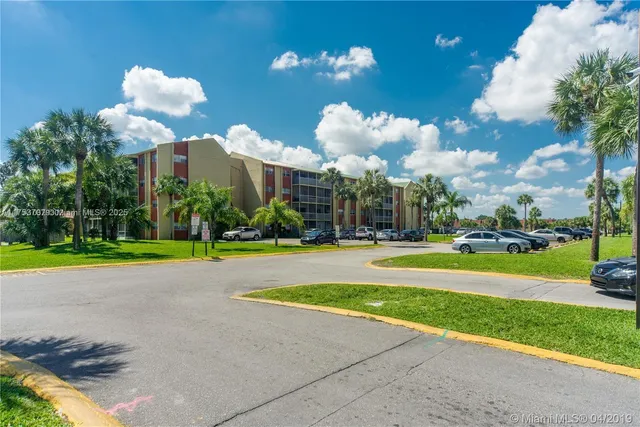 $130,000 | 3710 Northwest 21st Street, Unit 411, Lauderdale Lakes, FL 33311