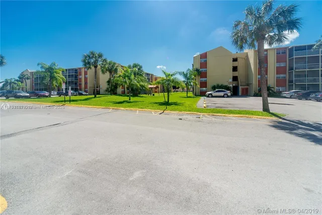 $130,000 | 3710 Northwest 21st Street, Unit 411, Lauderdale Lakes, FL 33311