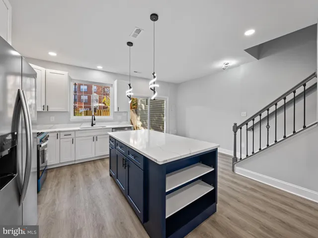 $699,900 | 13133 Park Crescent Circle, Herndon, VA 20171