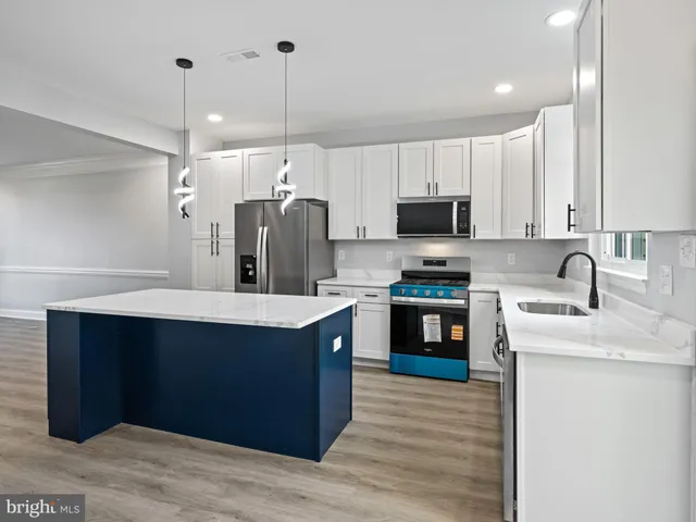 $699,900 | 13133 Park Crescent Circle, Herndon, VA 20171