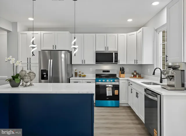 $699,900 | 13133 Park Crescent Circle, Herndon, VA 20171