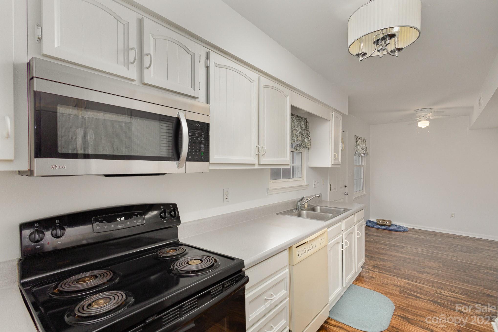 10927 Park Road Charlotte, NC 28226 - Photo 12 of 28 a kitchen with a stove microwave and sink