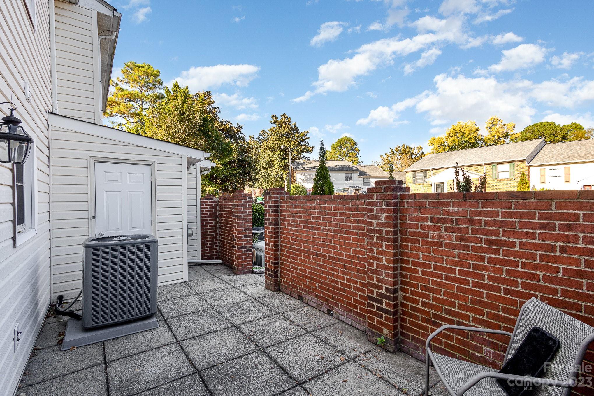 10927 Park Road Charlotte, NC 28226 - Photo 24 of 28 a view of a terrace with chairs