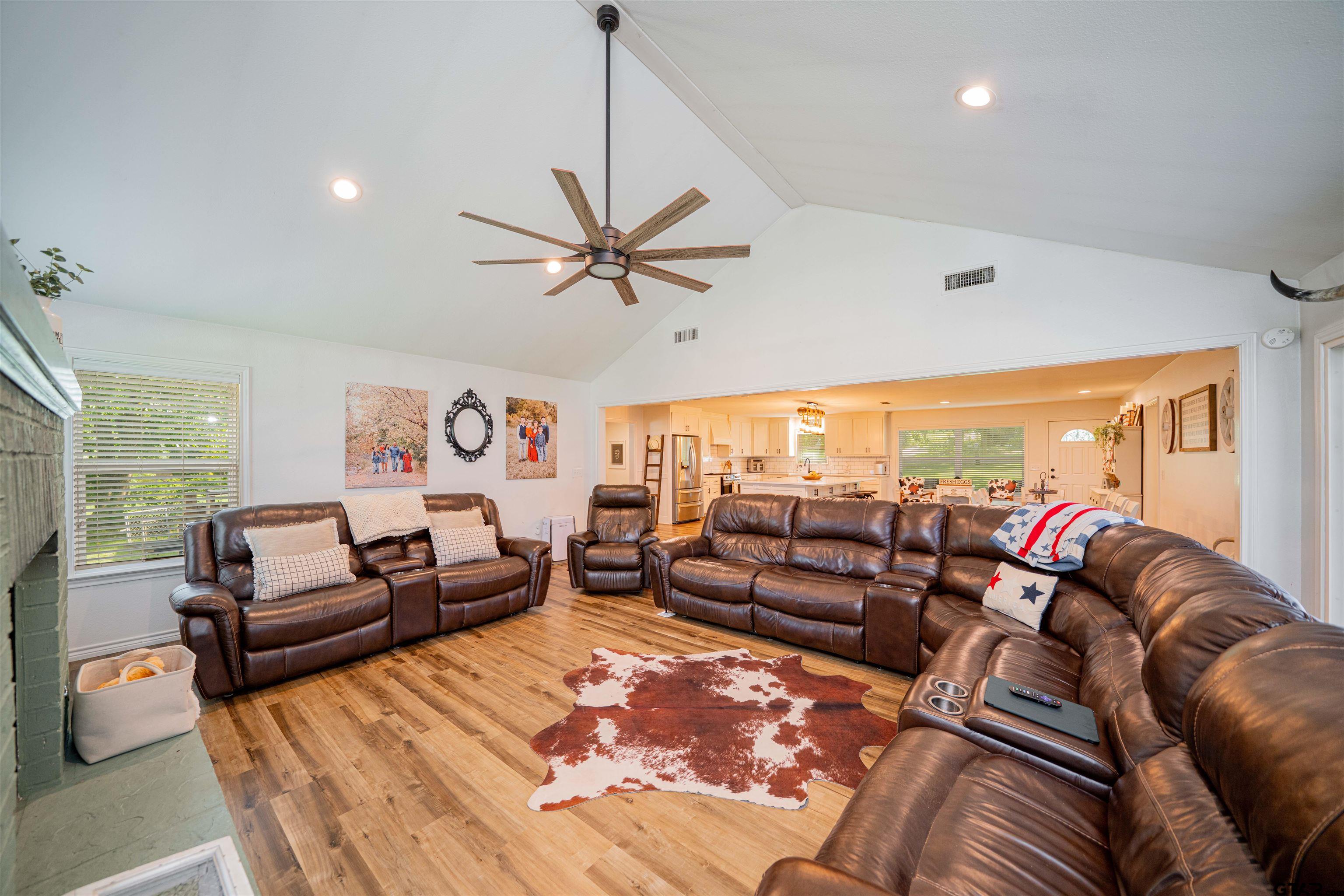 400 Crestview Hughes Springs, TX 75656 - Photo 10 of 32