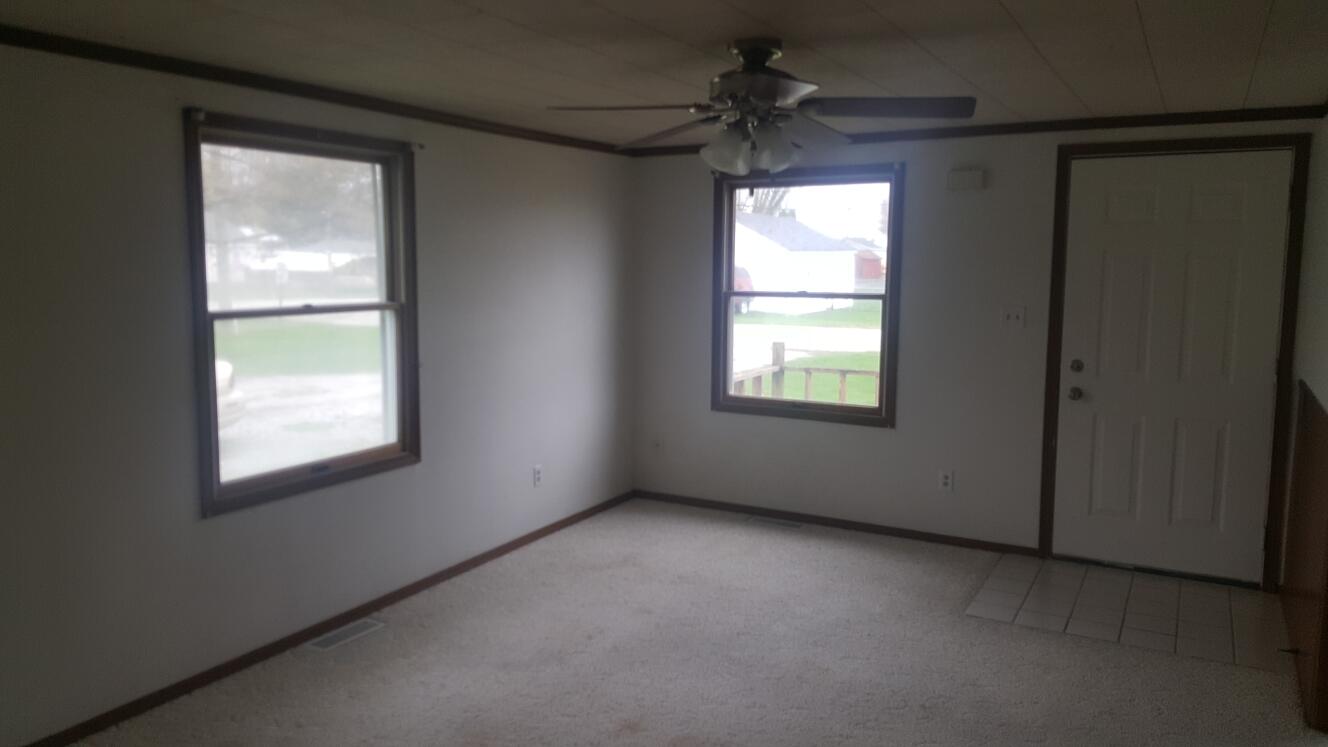 809 East Oak Street Rensselaer, IN 47978 - Photo 6 of 11 an empty room with a window