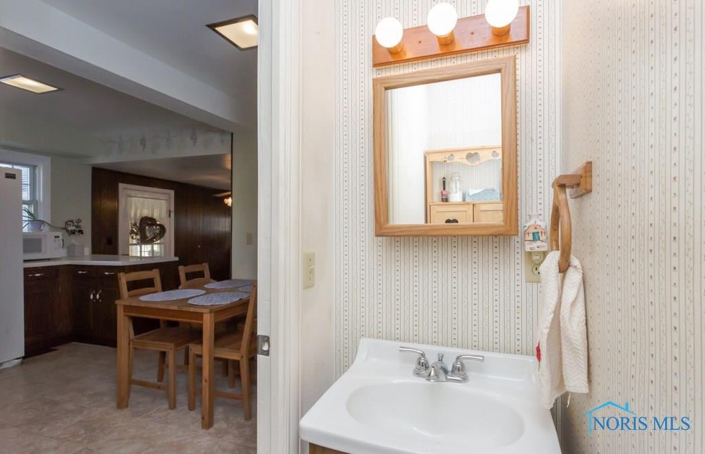 401 Eagle Point Road Rossford, OH 43460 - Photo 10 of 34 Gallery Image 10