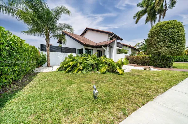 $5,750 | 330 Southwest 133rd Place, Unit 330, Miami, FL 33184