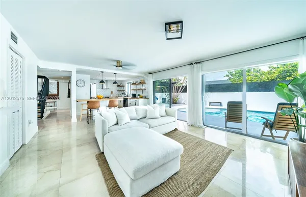$5,750 | 330 Southwest 133rd Place, Unit 330, Miami, FL 33184