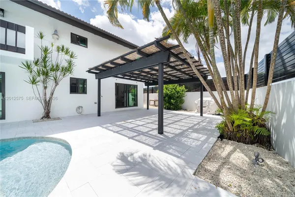$5,750 | 330 Southwest 133rd Place, Unit 330, Miami, FL 33184