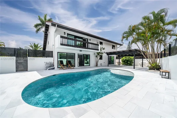 $5,750 | 330 Southwest 133rd Place, Unit 330, Miami, FL 33184