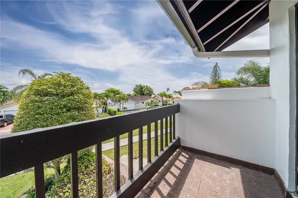 $5,750 | 330 Southwest 133rd Place, Unit 330, Miami, FL 33184