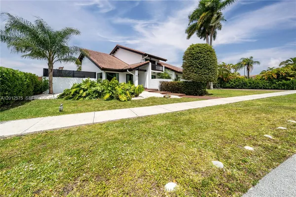 $5,750 | 330 Southwest 133rd Place, Unit 330, Miami, FL 33184
