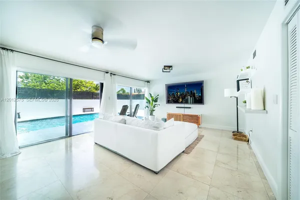 $5,750 | 330 Southwest 133rd Place, Unit 330, Miami, FL 33184